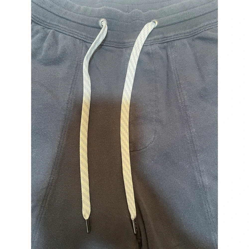 Vuori Vital Shorts Mens Size Small‎ Gray 100%cotton